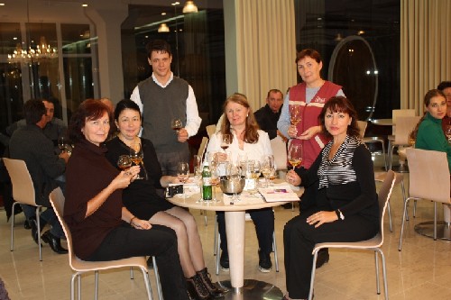 Виноделы и агрономы "Массандры" посетили ряд винодельческих предприятий в Одесской области.