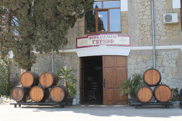 Сделано в Крыму: особенное вино для особых случаев – СМИ о гурзуфской винодельне «Массандры»