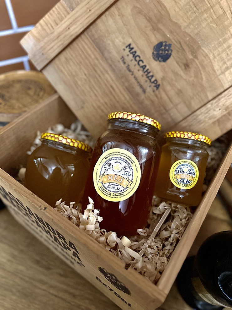 Натуральный горный мёд с пасеки Массандры